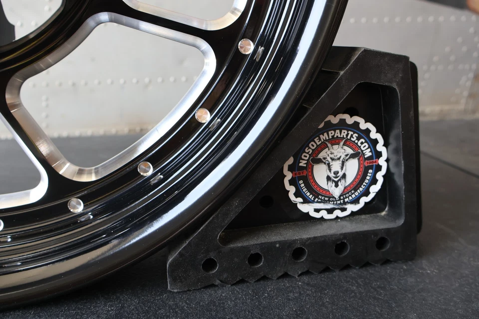 43300064 NEW OEM 2009-2023 HARLEY-DAVIDSON TOURING ROADWINDER FRONT WHEEL 18" - Image 3 of 4