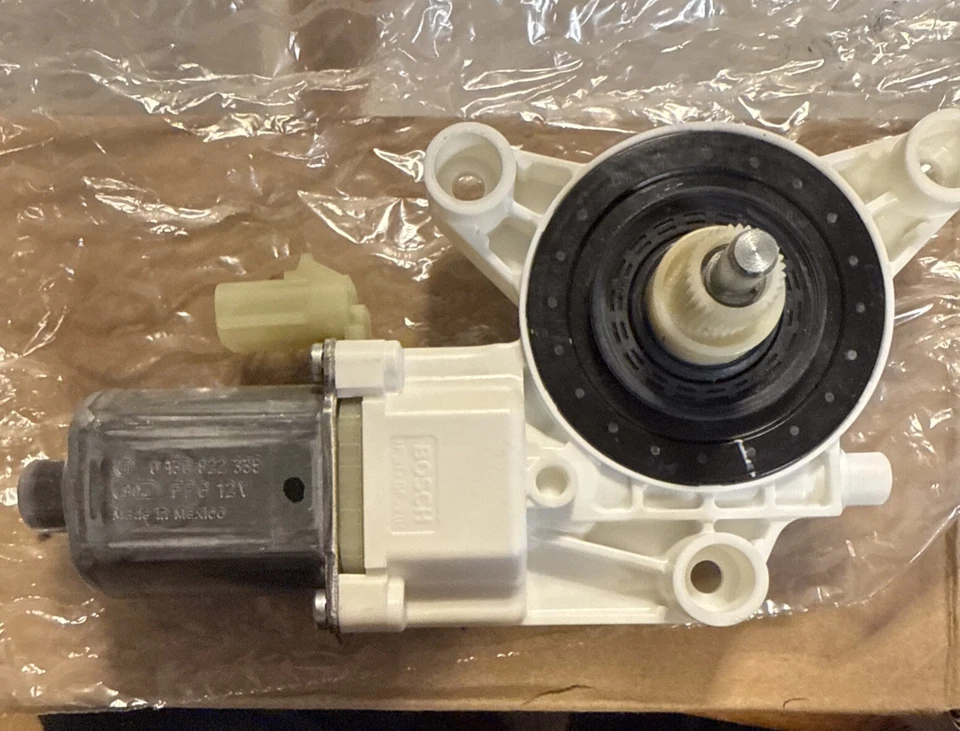 Motor regulador ventana izquierda Mopar original 68030661AA 2008-2020 CARAVANA CV 2 PINES Foto 2 de 3