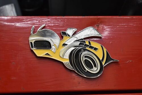 Emblema de Dodge Superbee girado caja de herramientas/refrigerador imanes - Imagen 1 de 4