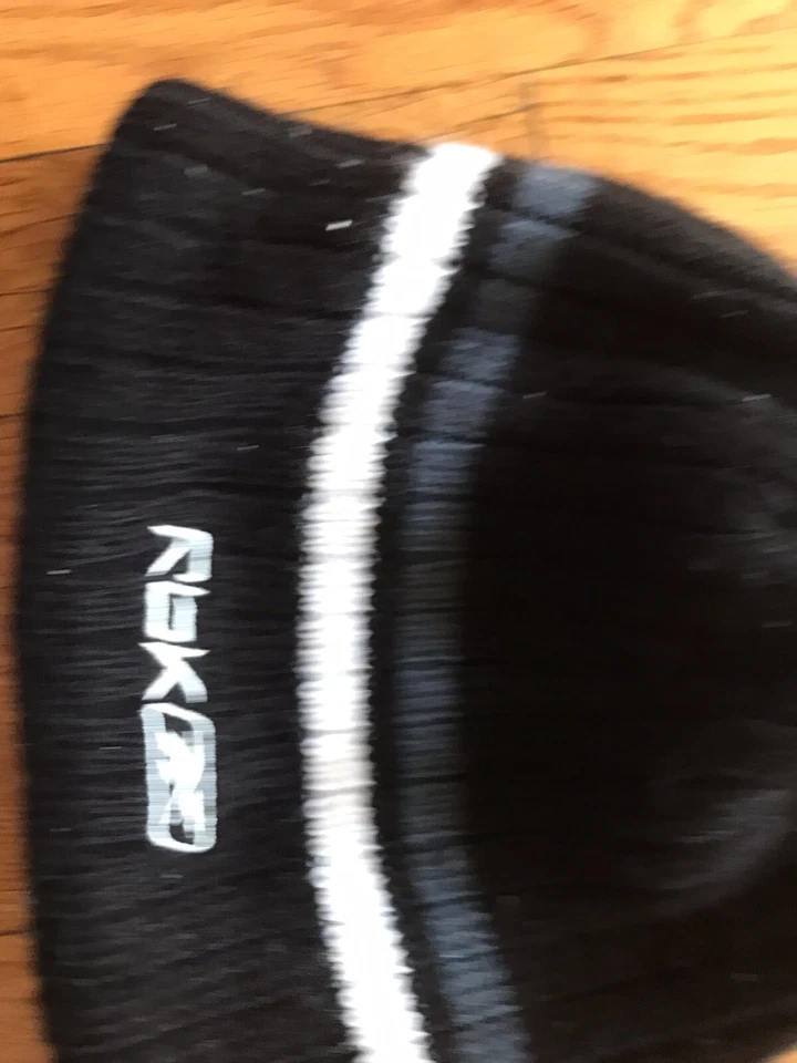 Gorro Reebok Unisex Negro Talla Única Forrado de Vellón Rayas Ligero Foto 2 de 4