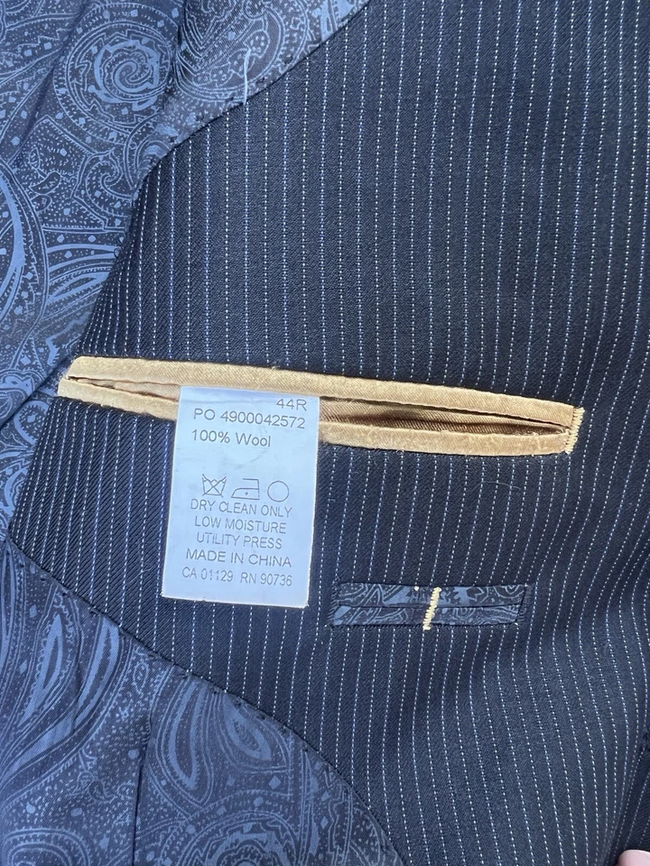 Traje Presidente Donald J Trump 44R Para Hombres 2 piezas Lana Macy’s Rayas Negro/Dorado Foto 3 de 4