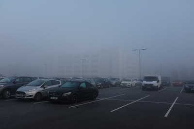 Foto 12x8 Nebel im Parkplatz Barlow Moor Das Bürogebäude in [[558205 c2017