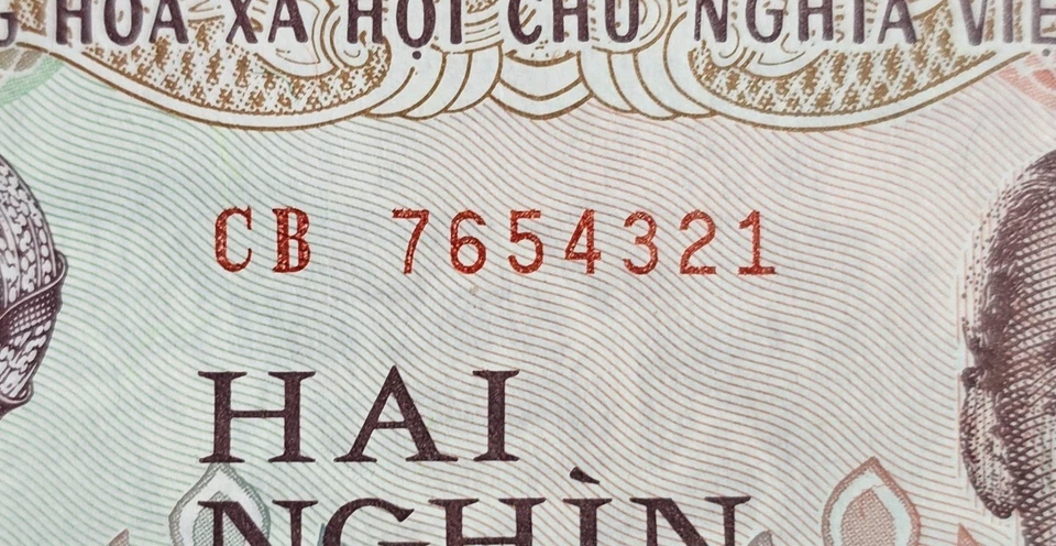 Vietnam 1988 / 2.000 Dong escalera descendente número de serie 7654321 gema UNC Foto 3 de 3