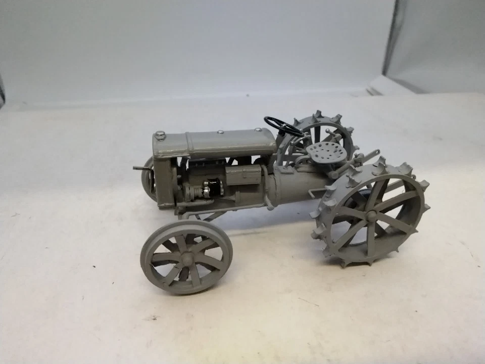 Trattore agricolo Fordson vintage modelli Browns ottime condizioni ruote spud - Immagine 3 di 4