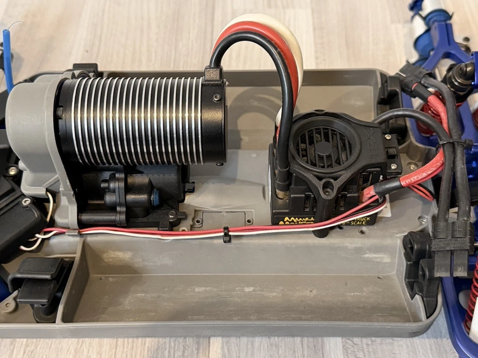 Traxxas E-Maxx 1:8 Brushless Monstertruck Integy Aluminium Castle Mamba -Unikat - Bild 4 von 4