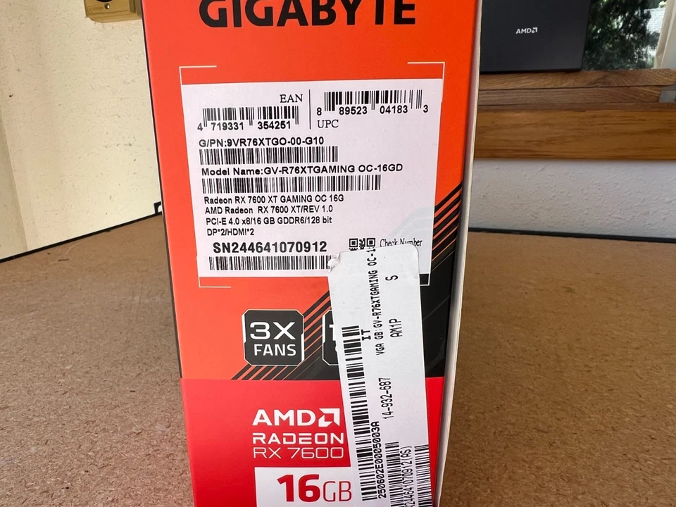 Gigabyte RX 7600 XT GV-R76XTGAMING OC-16GD 18 Gbps GDDR6 16GB 128 bit PCI E - Image 2 of 4