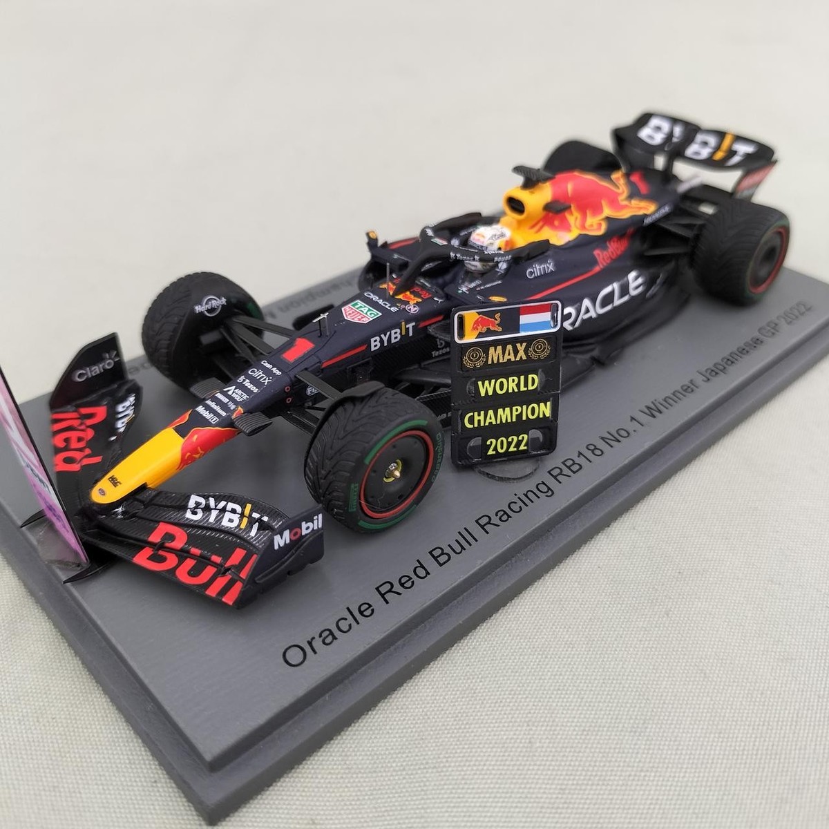 ミニカー 1/43 Oracle Red Bull Racing RB18 #1 1/43 Diecast Model car of Red Bull Racing 2022 RB18 by