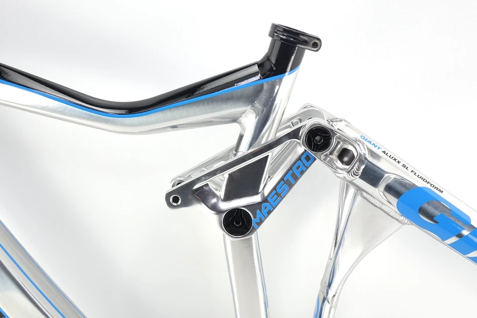 NUEVA Bicicleta de Montaña Descenso Giant Glory 2 DH Cuadro Medio Rueda de 26"" Foto 3 de 4