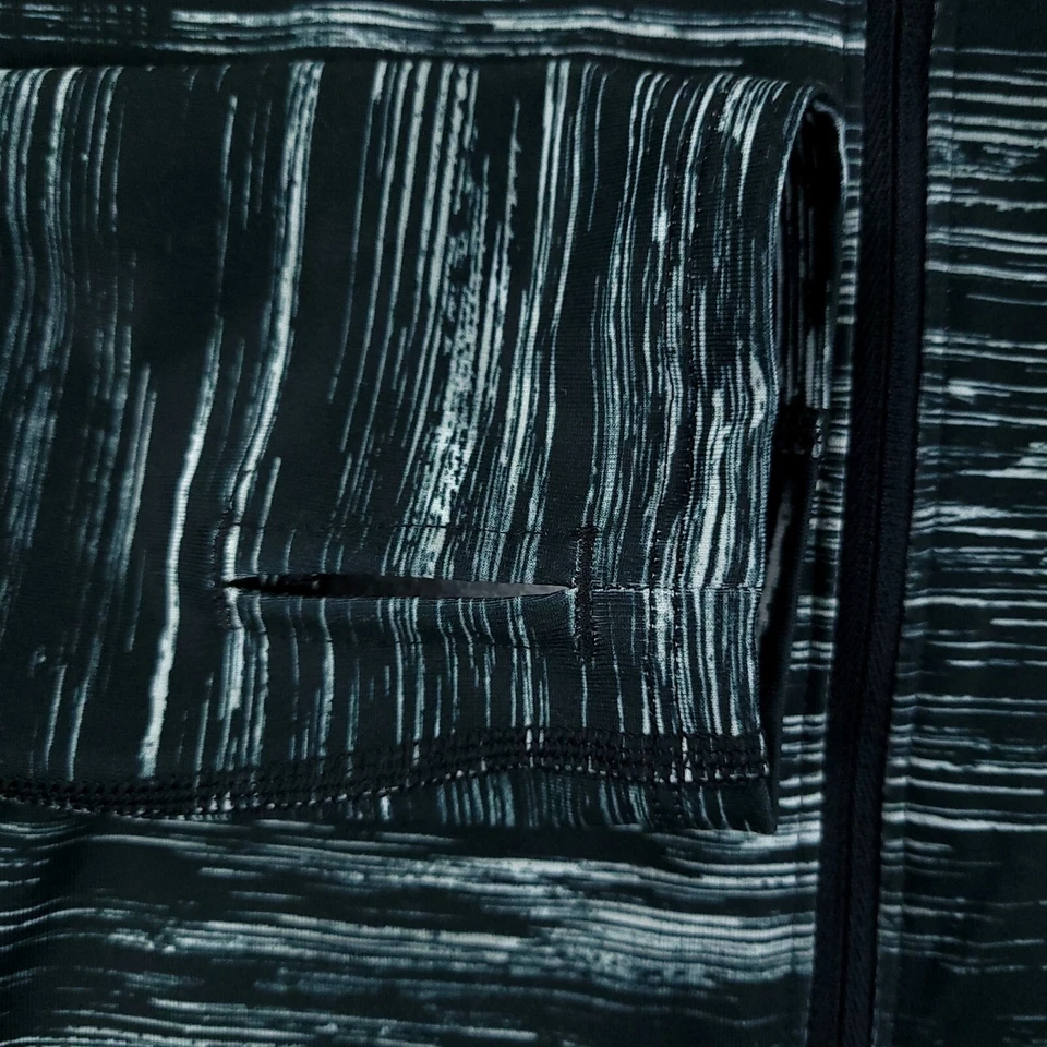 Pullover Under Armour para mujer mediano negro 1/4 cremallera engranaje frío agujeros para pulgar Foto 2 de 4