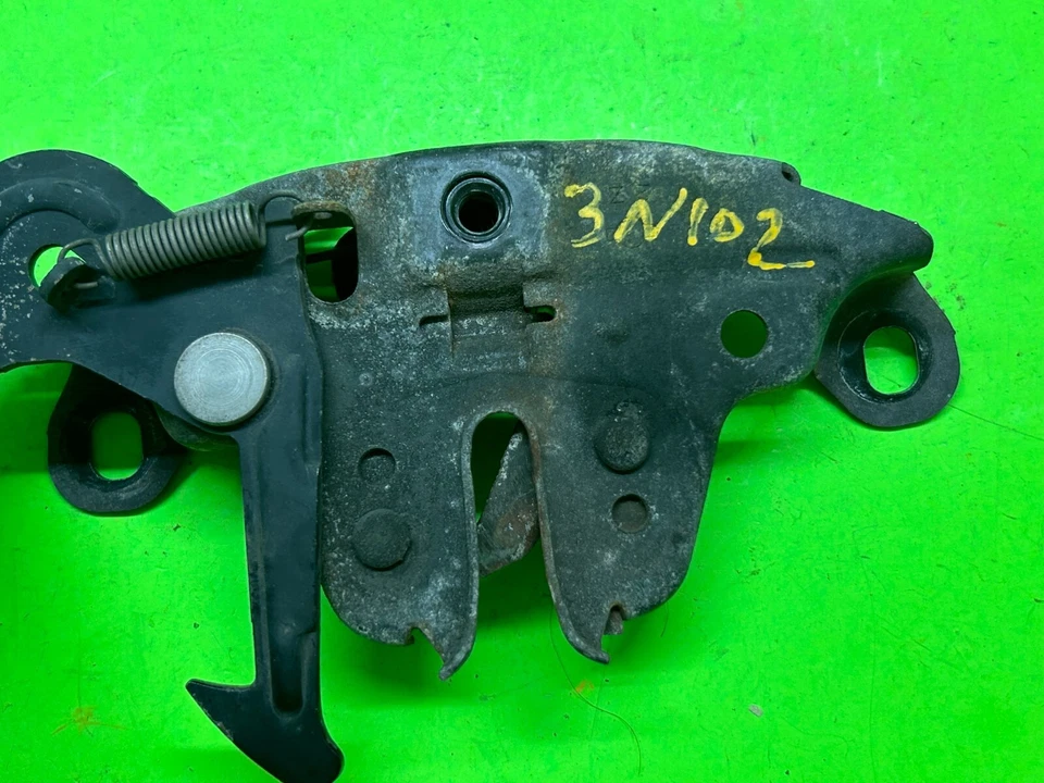 Actuador de cierre de bloqueo Nissan Pathfinder 2003-2004 OEM Foto 2 de 4