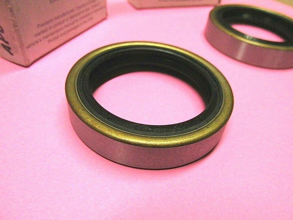 Chrysler New Yorker Newport 1963 a 1973 sellos de cubo de rueda delantera nueva cantidad 2 (par) Foto 2 de 4