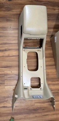  Land Rover Discovery 2 Center Console W/ Lid  Bahama Beige 99-04 NO CRACKS