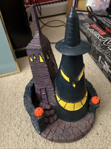 Hawthorne Village Nightmare Before Christmas - Conehead House - Black Light Ed - Foto 2 di 6