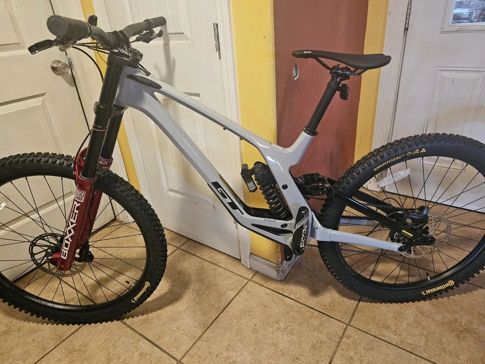 GT Fury Pro Downhill Bike - Image 3 of 4