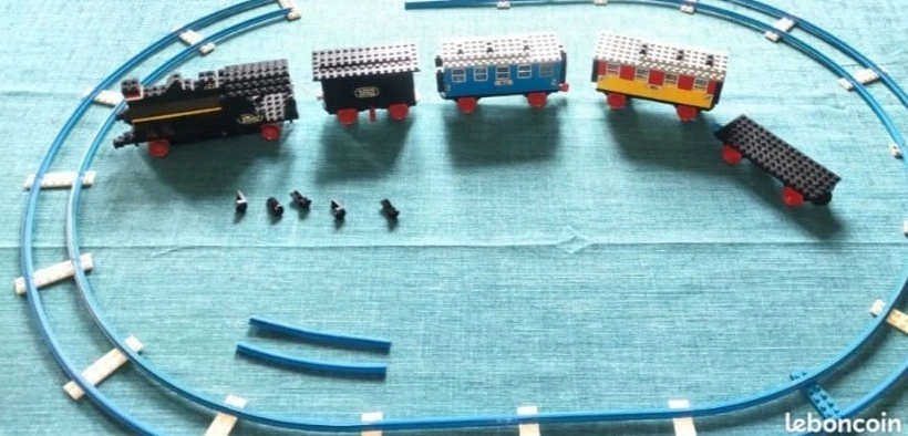 LEGO TRAIN LOCOMOTIVE AVEC WAGONS PASSAGERS - Photo 3/4