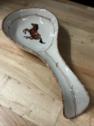 2005 Running Horse Barbed Wire Border Western Design Ceramic Spoon Rest New NOS - Picture 5 of 9