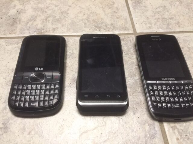 3 x Motorola Sprint and Tracfone Lot No batteries Sold for Parts 3 x Motorola Sprint and Tracfone Lot No batteries Sold for Parts