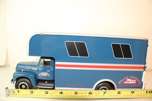 First Gear 1:34 Scale 1957 International R-200 Horse Moving Van - Picture 14 of 14