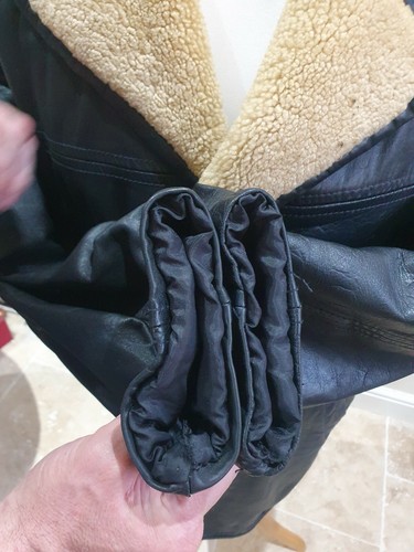 VINTAGE LEATHER / SHEARLING COAT Size C44 Black Drycleaned - Picture 4 of 7
