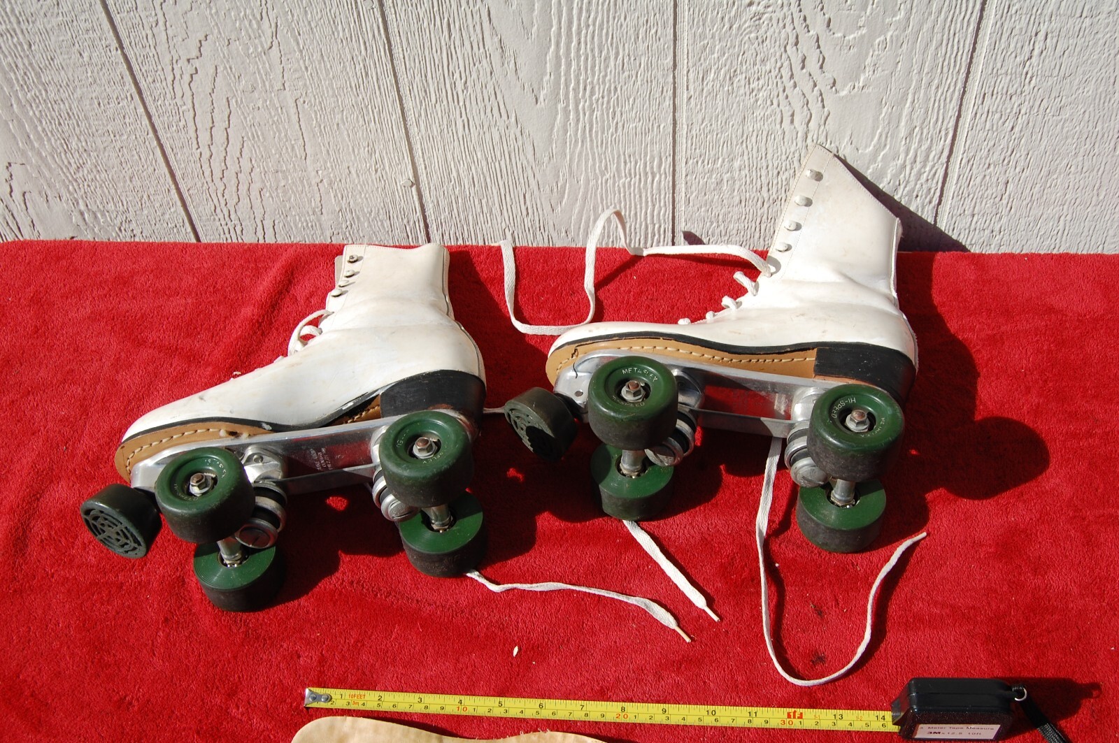 Vintage RIEDELL Women Roller Skates Sure Grip Century Plates White