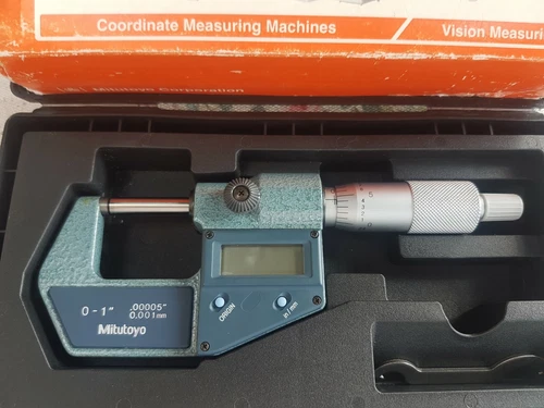 New Mitutoyo (293-761-30) 0 - 1" Range, 0.00005" 0.001mm Digital Micrometer NOS