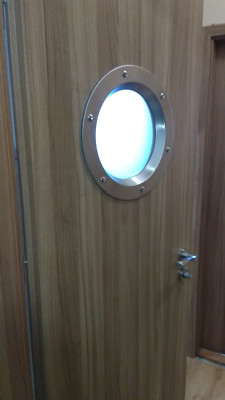 BULLAUGE ZUR TÜR Ø 350 mm SCHÖN
