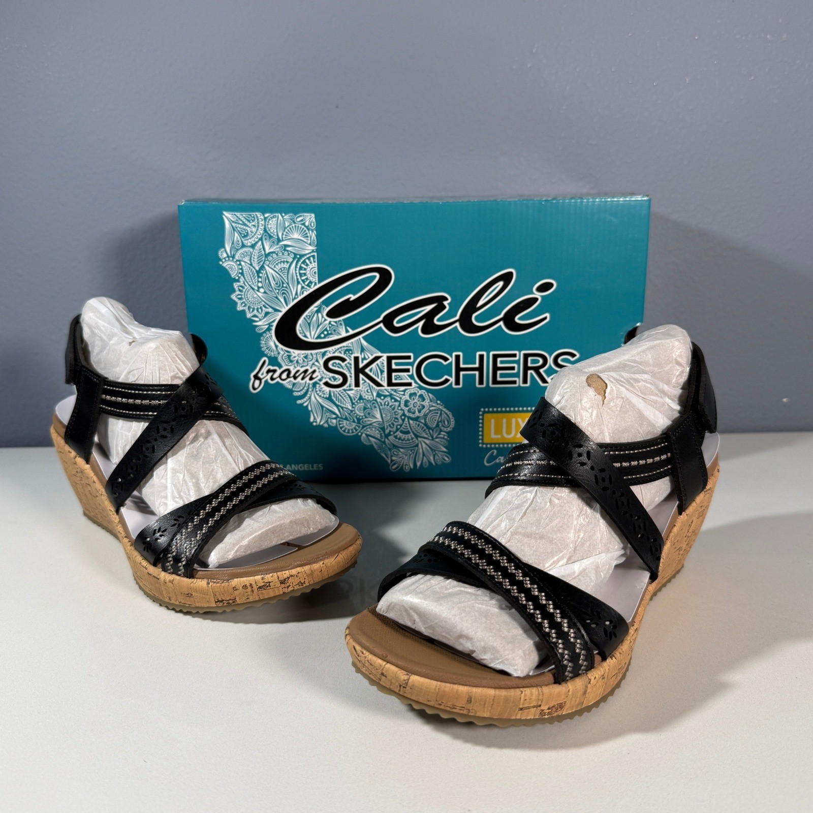Skechers Cali Women's Black Wedge Sandals Luxe Foam Size 7 Vegan
