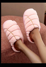 Women  s Pink Faux Fur Fuzzy Slip-On Slippers Round Toe Flat Size 6-6.5 CN 36-37