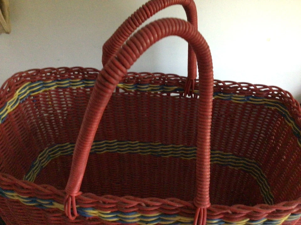 Vintage Plastic & Wicker Woven Basket. Beach Bag Shopping Basket. Red. Retro - Image 4 of 4