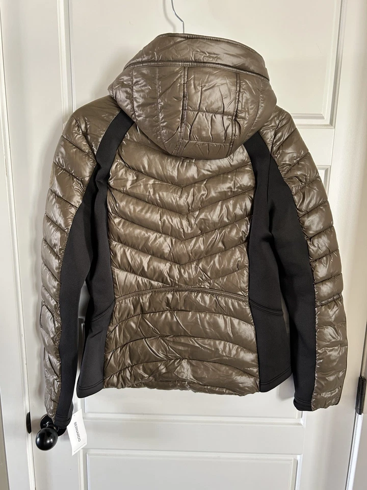 Bernardo Women’s olive puffer with a hood size M - Image 3 of 3