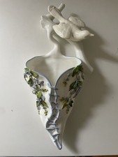 Bezaubernde Royal Worcester bemalte Wandtasche mit Vogelmotiv. 1890er Jahre. Kleiner Flicken