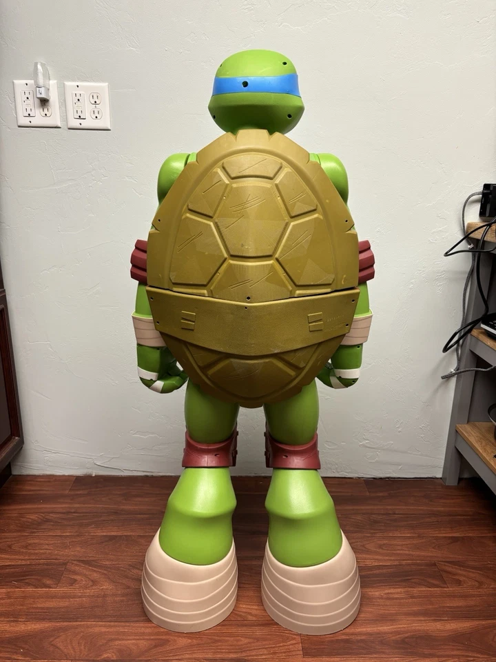 Colosal Leonardo 48" (4 pies) de alto Teenage Mutant Ninja Turtles Jakks Pacific Foto 3 de 4