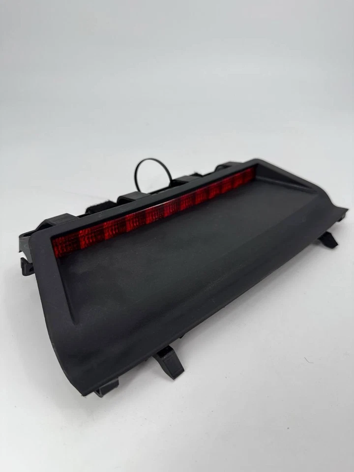 Infiniti M37 2011-2013 OEM montaje alto trasero tercera luz de freno lámpara Foto 2 de 4