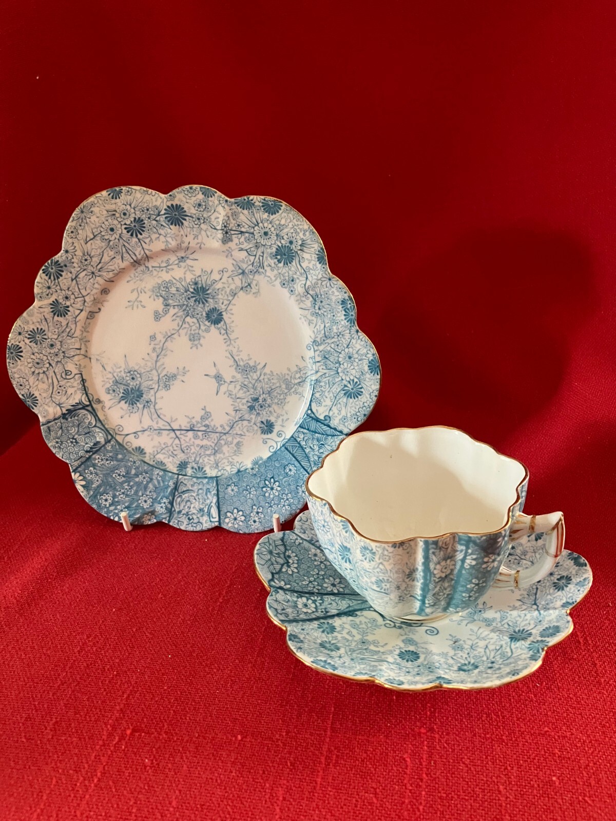 c 1889 Wileman & Co daisy shaped trio, blue Jungle Print pattern #6088, set #10