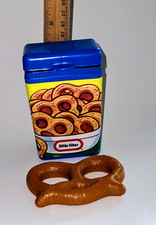 VTG Little Tikes Pretend Play Food Pretzel Box  1 Pretzel Set Plastic Flip Box