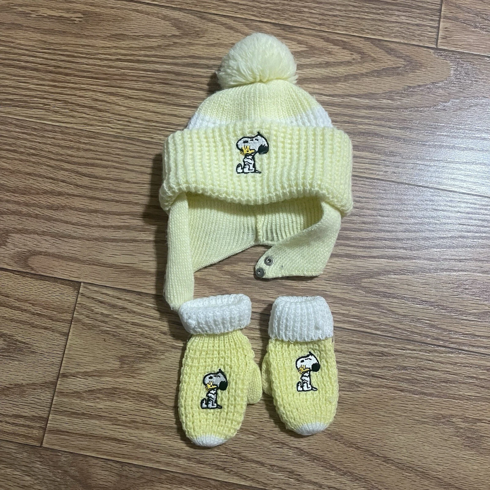 Vintage 1950s 1960s Peanuts Snoopy Hand Knit Baby Infant Hat Mittens
Opens in a new window or tab