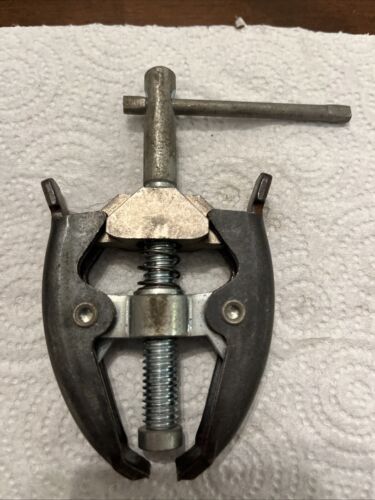 K-D #202--Battery Small Gear Puller