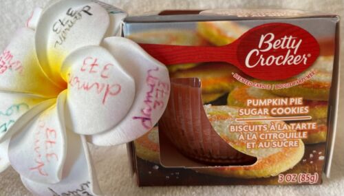 BETTY CROCKER***PUMPKIN PIE SUGAR COOKIES***Scented Candle~3 OZ/85 g~NEW~BOXED - Picture 3 of 7