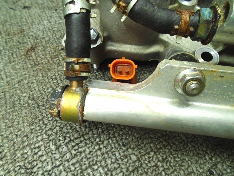 SUZUKI 4 TIEMPOS 115HP FUERABORDA COLECTOR DE ADMISIÓN CONJUNTO/CUERPO ACELERADOR 115 HP DF115 Foto 3 de 4