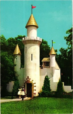 Rapunzels Castle Gettysburg PA Fantasyland Postcard Tower & Costumes