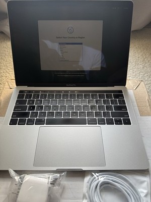 Apple MacBook Pro Touch Bar 2019 Silver I7-8 16GB 13.3 512GB
