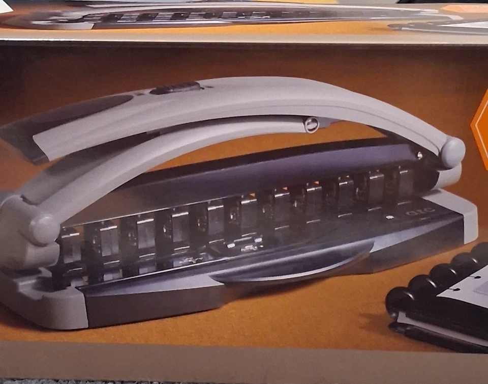 Staples Arc System Desktop 11-Hole Punch, Model 40836, 8-Sheet Capacity - Image 4 of 4