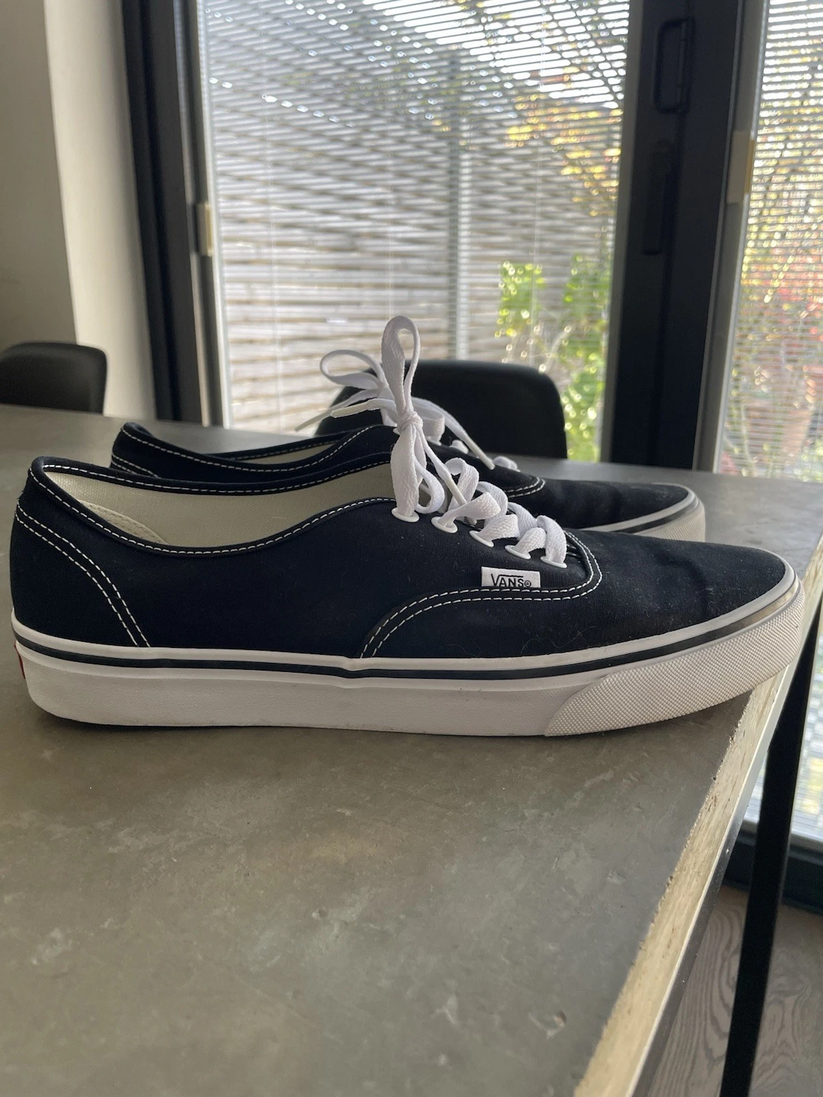 VANS scarpe da ginnastica autentiche nere taglia UK 10