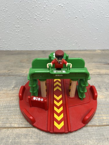 Brio World Turntable Figure 33476 With Train Engineer Replacement part