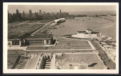 Ansichtskarte Chicago, IL, Zeppelin flying over Grant Park 