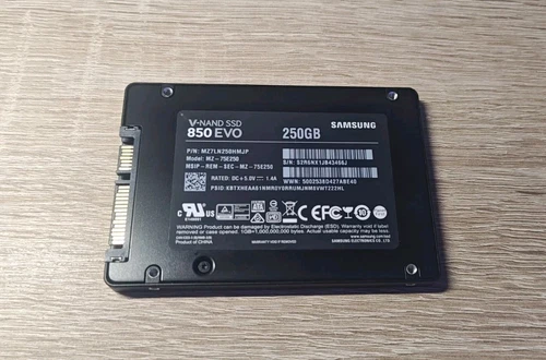 Samsung 250GB SSD Festplatte mit Windows 11 Pro!