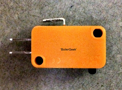 MICROSWITCH-125/250VAC / 10 AMP / 1/2 hp / NO NC COM / Vabsco / snap switch /D42