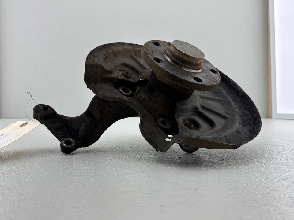 Volkswagen Jetta Sportwagen 2010-2014 eje trasero derecho nudillo OEM Foto 2 de 4