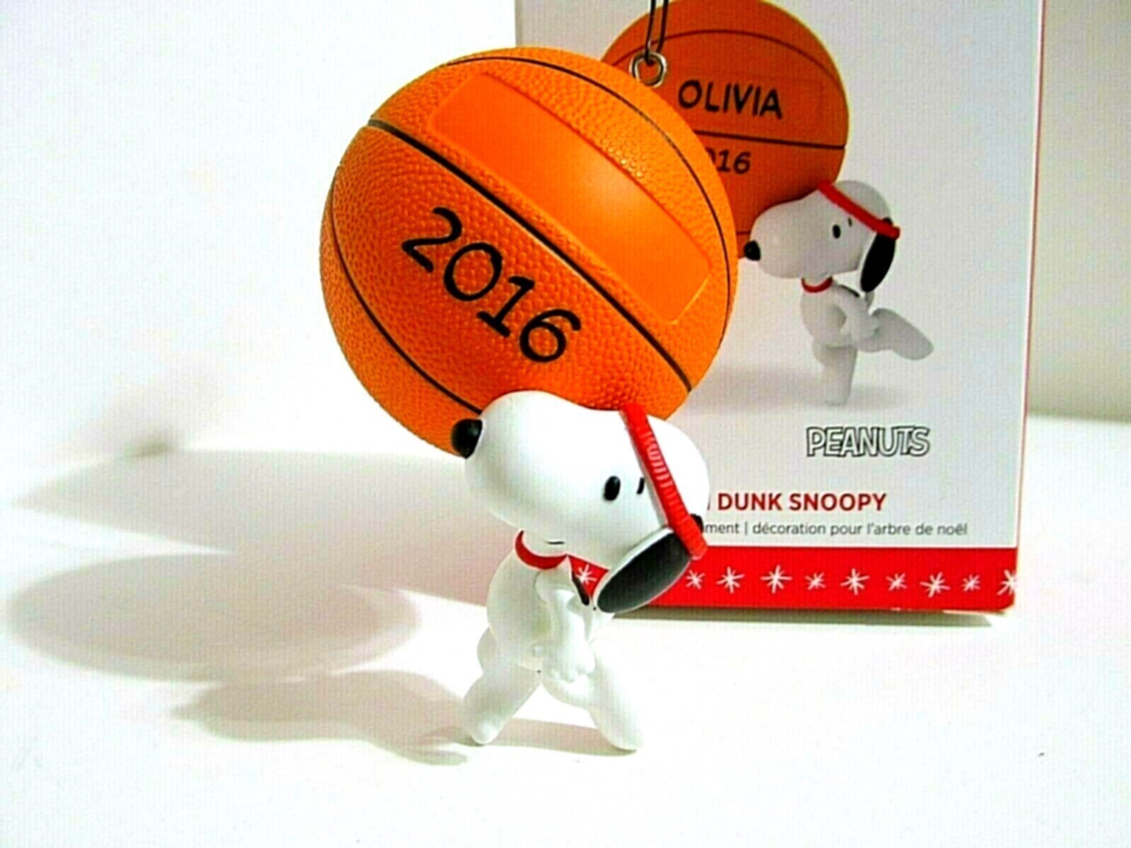 SNOOPY Charlie Brown Peanuts Hallmark 2016 Christmas Ornament Figurine