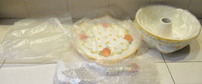 TEMPTATIONS (4-PC) FALL-HARVEST PUMPKIN ''BUNDT CAKE PAN'' /LID/ TRAY/ KNIFE *NEW*